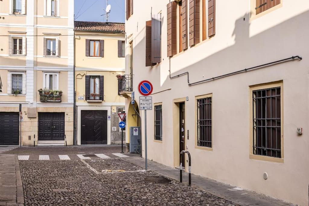 Enjoy Home - Studio Vicino Al Teatro Verdi Padova Ngoại thất bức ảnh
